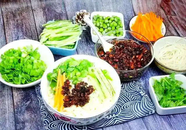Beijing Noodles with Fried Sauce