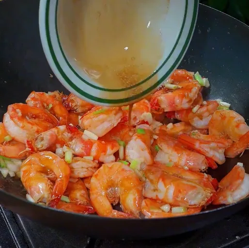 Pour in the sauce